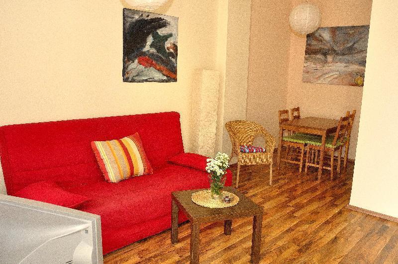 3-Raum-Fewo-Dresden-Zentrum-Balkon-Blick-Auf-Altstadt-L10 Екстериор снимка